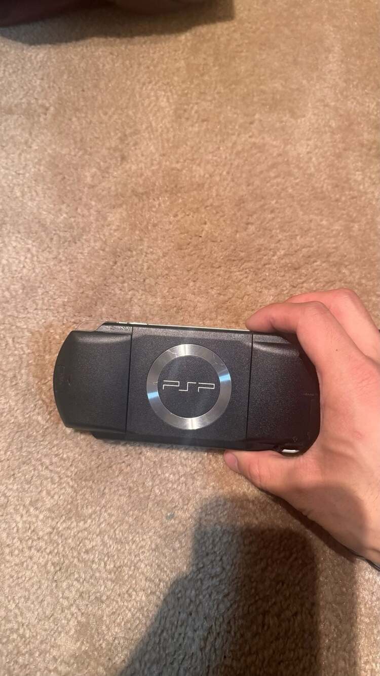 Sony PlayStation Portable PSP-2000 Handheld Console Black with Charger